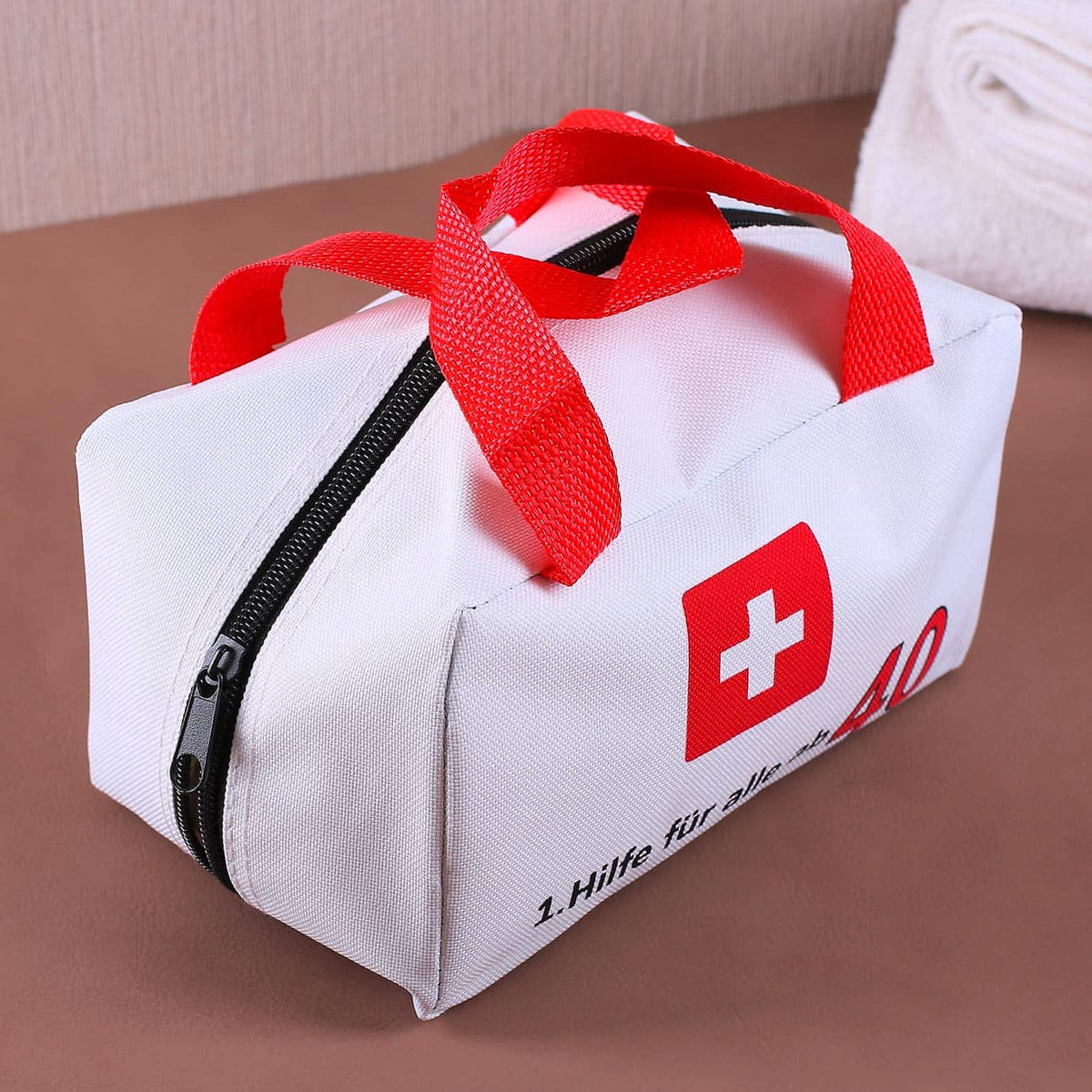 Tasche mit Henkeln und Reißverschluss