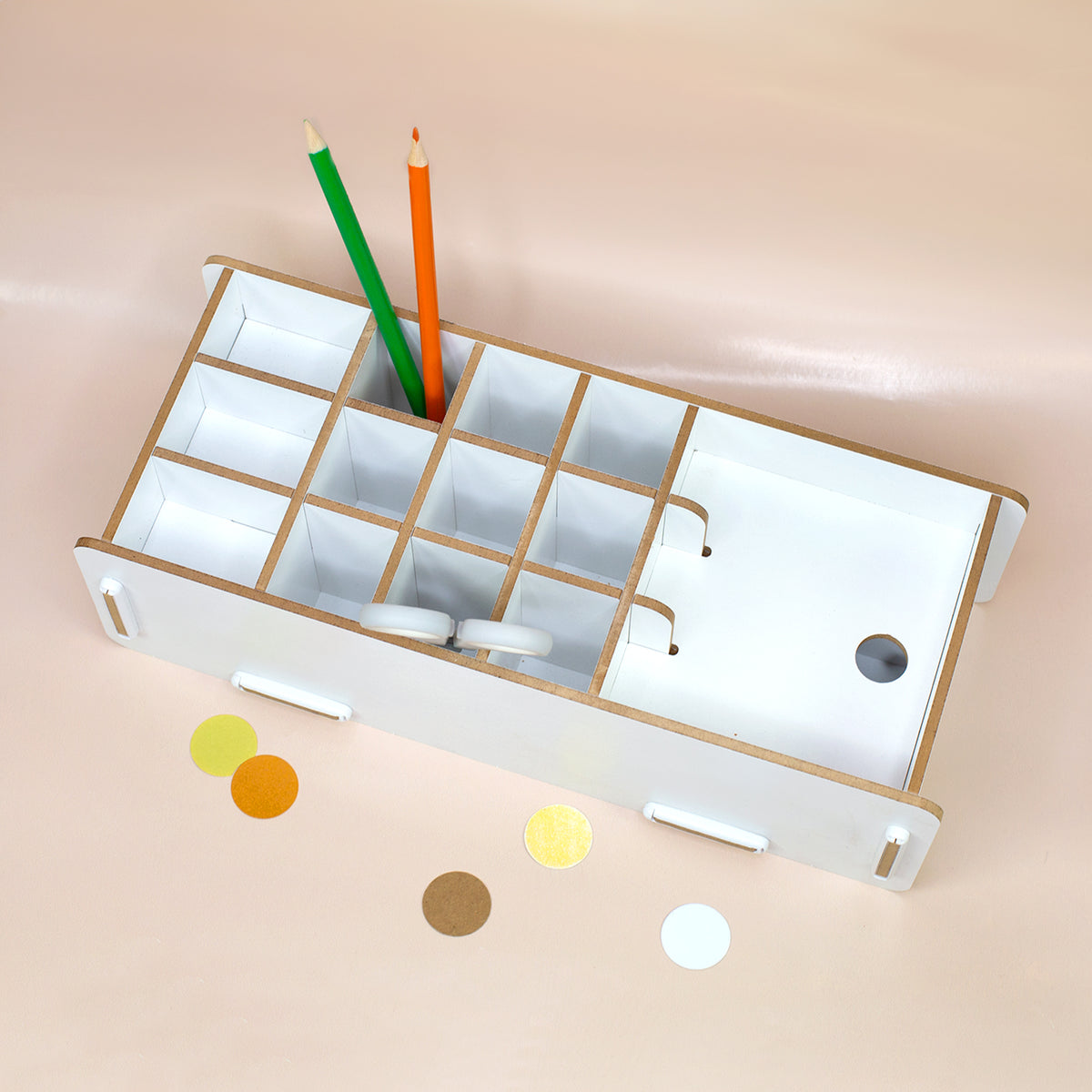 Make-up Organizer von oben mit 16 Fächern und großem Fachbereich