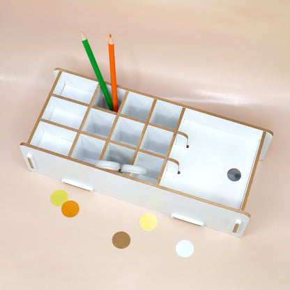 Make-up Organizer von oben mit 16 Fächern und großem Fachbereich