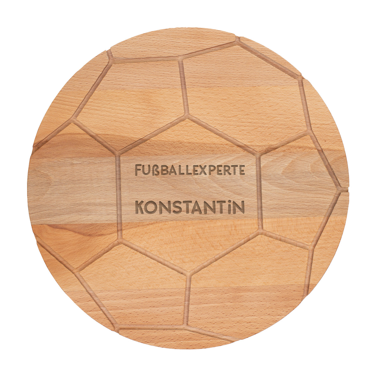 Freigestelltes rundes Fußballbrettchen aus Buchenholz mit zweizeiliger Gravur „FUSSBALLEXPERTE KONSTANTIN“