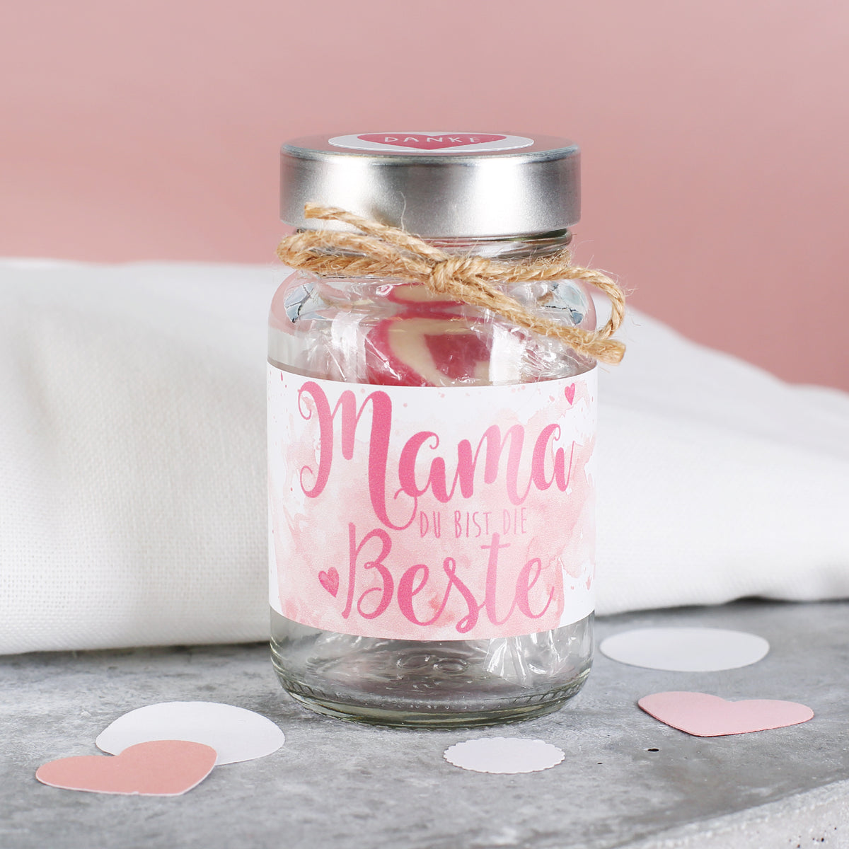 Einkochglas mit Herzbonbons für Mama zum Muttertag