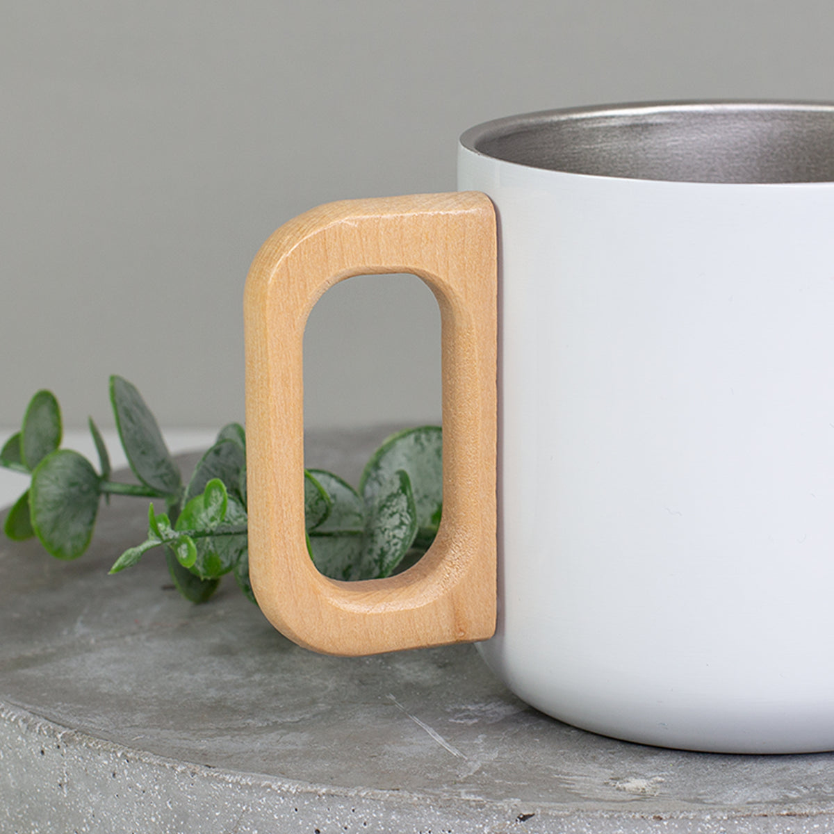 Edelstahl Tasse mit Holzgriff, Blumen Motiv & Name personalisiert | Nachhaltiges Geschenk für Frauen