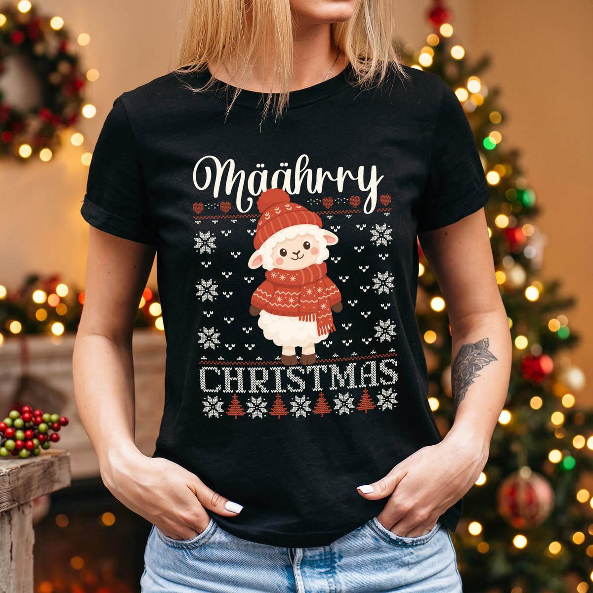 Damen T-Shirt mit Schaf Motiv, Schneeflocken und Tannenbäumen im Ugly Christmas Design