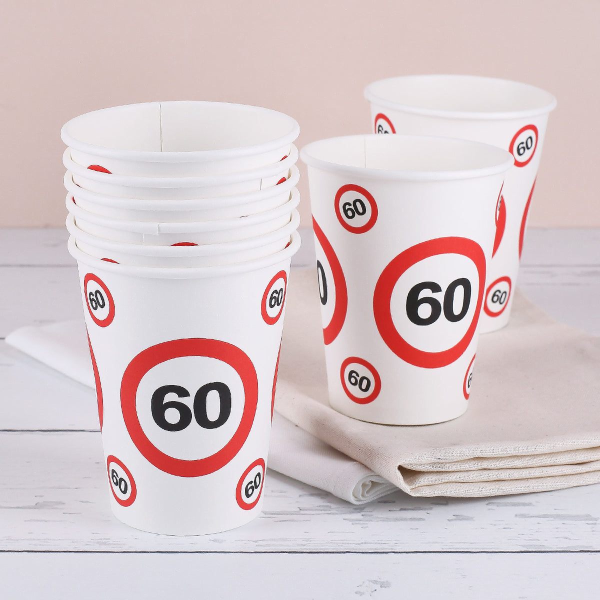 Große Pappbecher im 8er Set - Verkehrsschild 60