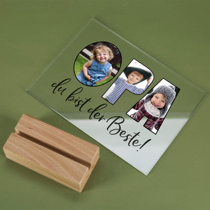 Acrylglasbild mit Fotos im Schriftzug „OPA“ und Naturholzsockel als liebevolles Geschenk für Großväter