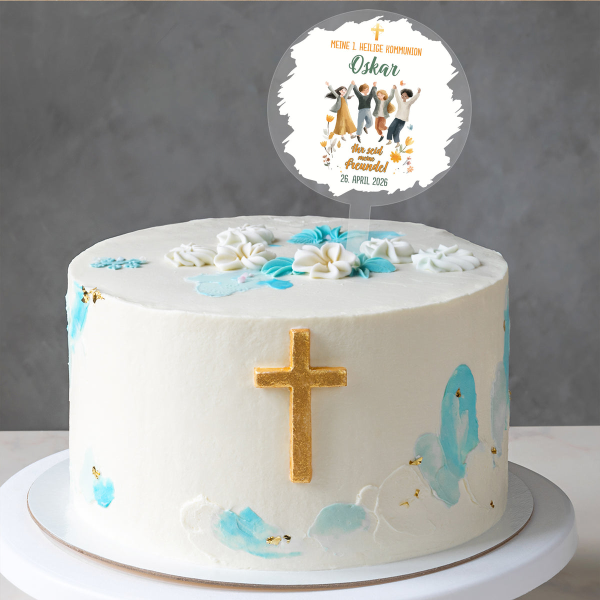 Personalisierter Tortentopper Kommunion mit Name Oskar und Datum auf festlicher Kommuniontorte