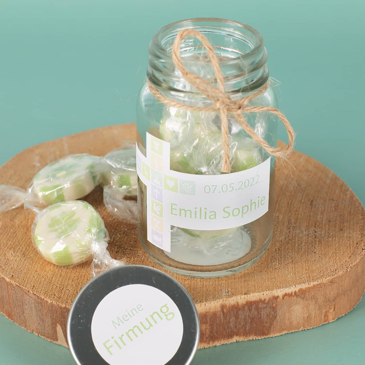 Gläschen mit Twist-off Deckel und Bonbons gefüllt für Ihre christliche Feier