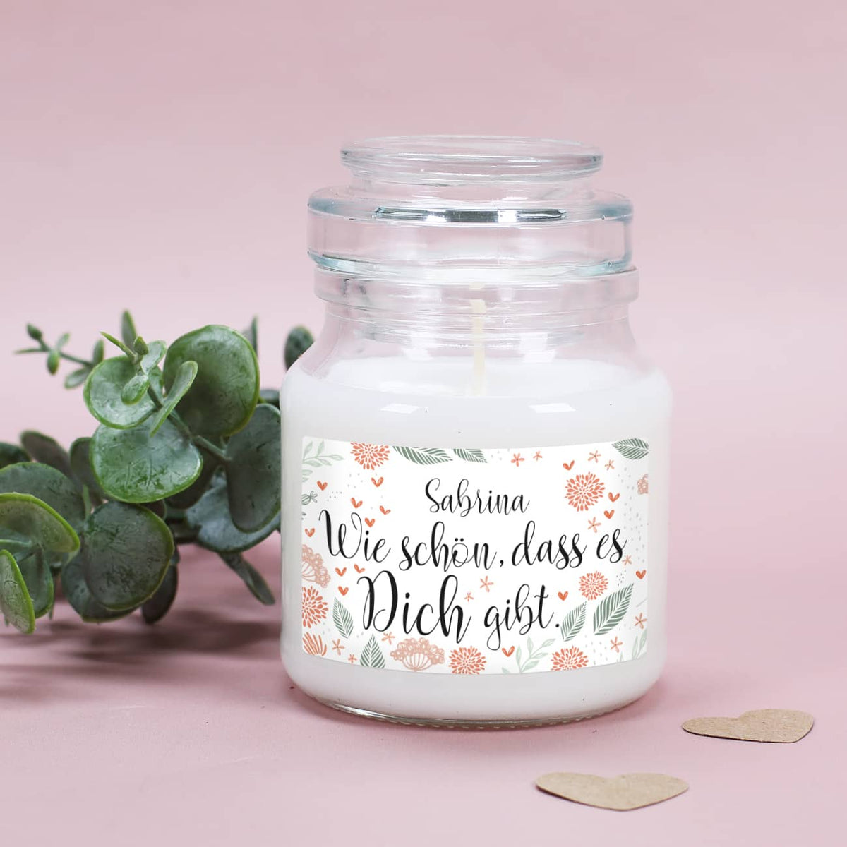 Duftkerze im Glas mit "Wie schön, dass es dich gibt"-Etikett mit Name nach Wunsch