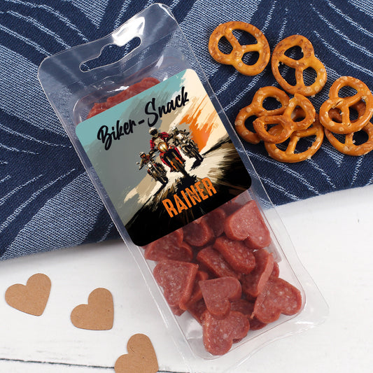 Biker-Snack mit personalisiertem Etikett und Name Rainer – herzhafte Salamiherzen