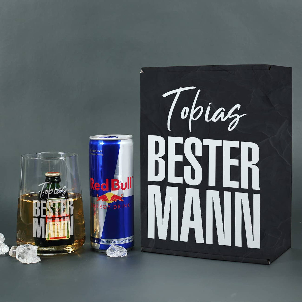 Geschenkset mit graviertem Glas, personalisierter Geschenkverpackung, Red Bull & Jägermeister