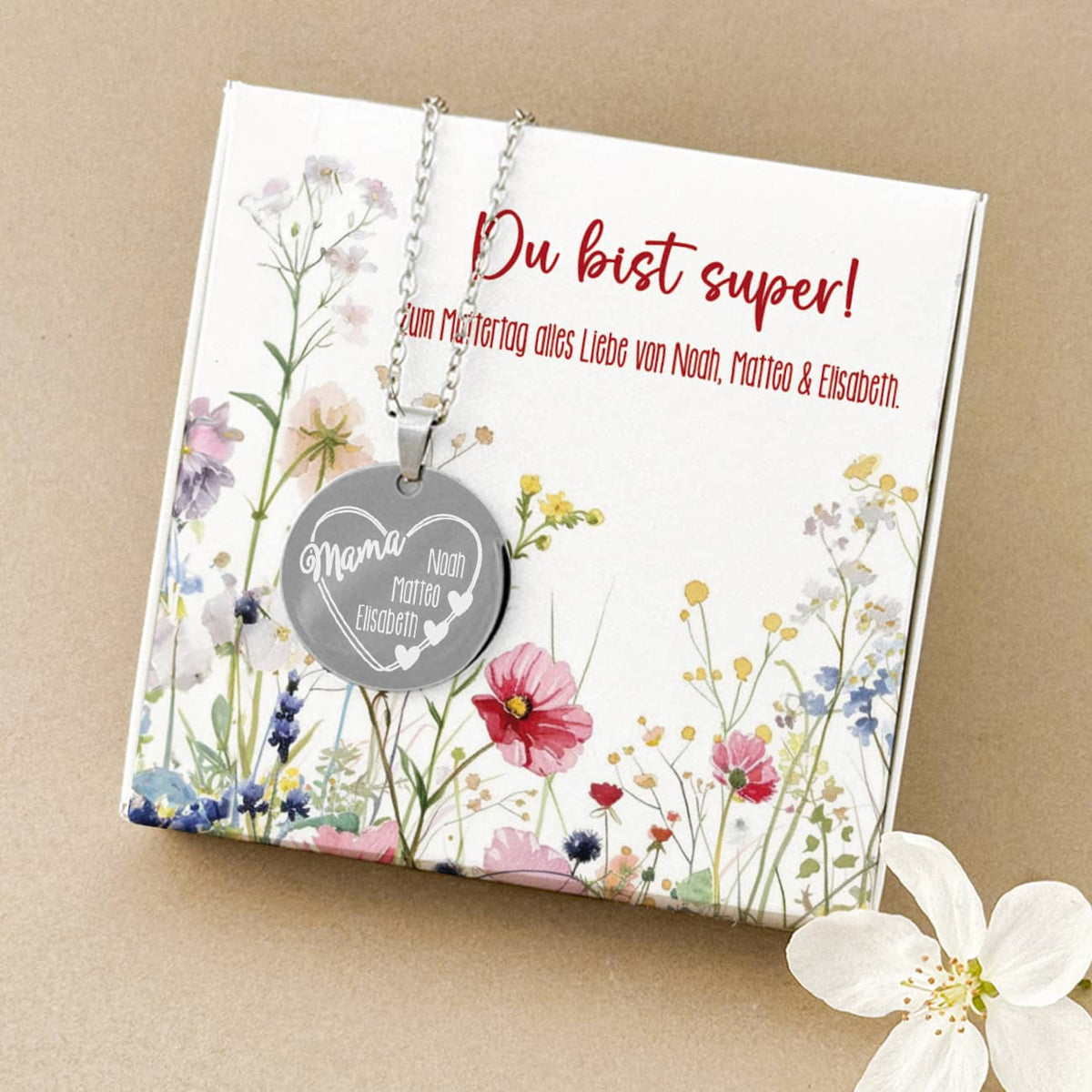 Gravierte Halskette in hübscher Geschenkbox für Mama
