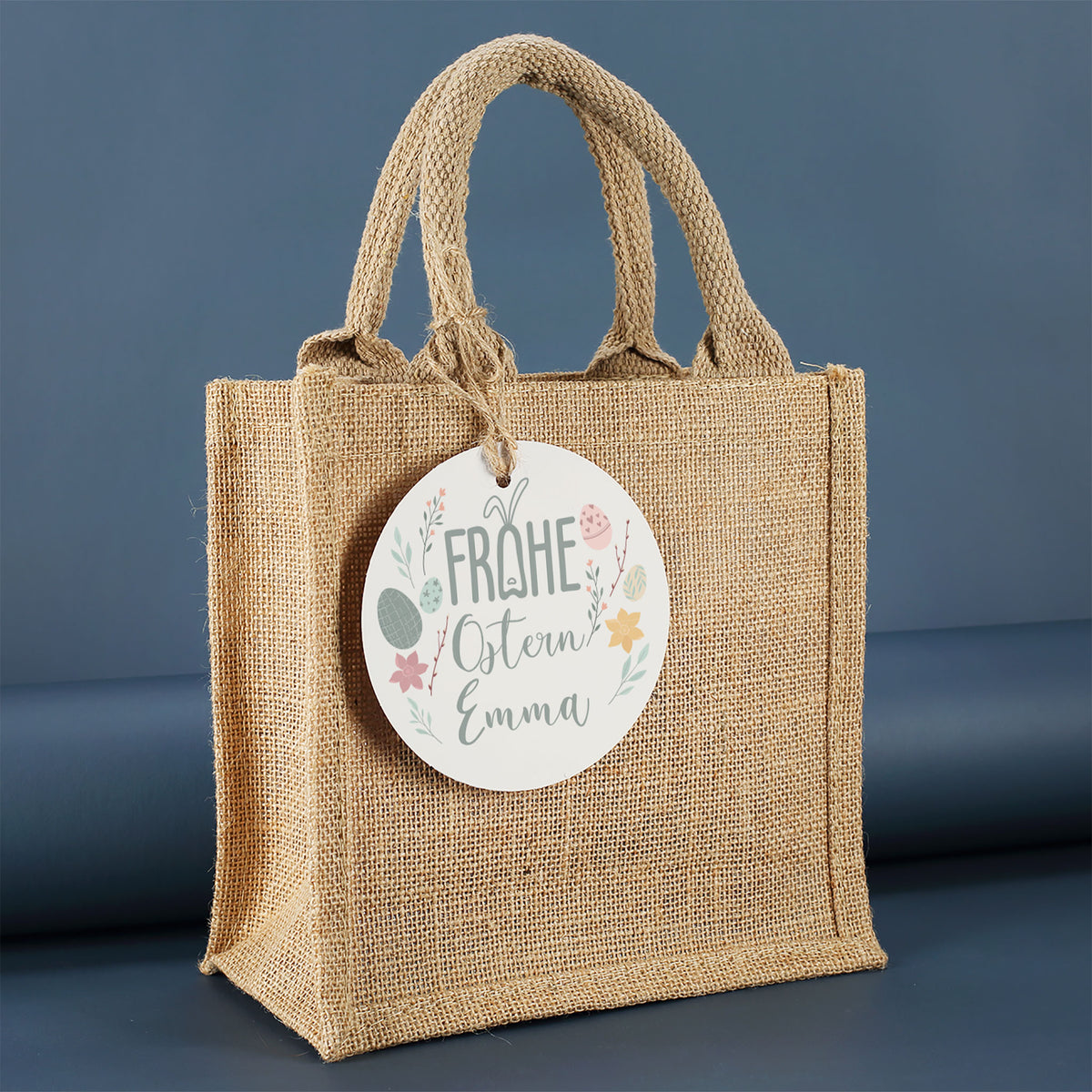 Geschenkset zu Ostern mit personalisierter Tasse, Schokolade & Jute-Geschenktüte im Oster-Design