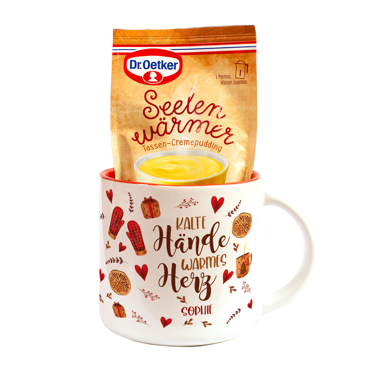 Personalisierte Tasse mit Name Sophie und Dr. Oetker Seelenwärmer Tassenpudding Vanille auf weißem Hintergrund