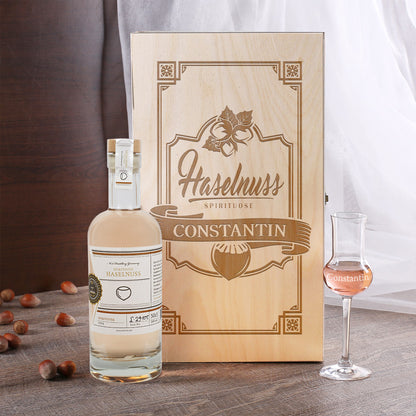 Personalisiertes Geschenkset mit Haselnussschnaps, Grappaglas und gravierter Geschenkbox