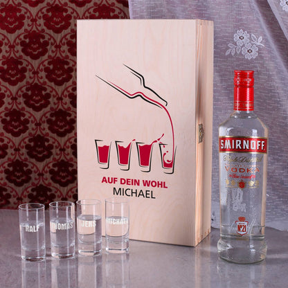 Geschenk-Set Vodka Smirnoff mit 4 gravierten Gläsern in Holzkiste verpackt.