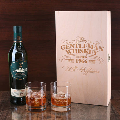 1 Flasche Glenfiddich Whisky mit 2 gravierten Whiskygläsern in gravierter Holzbox