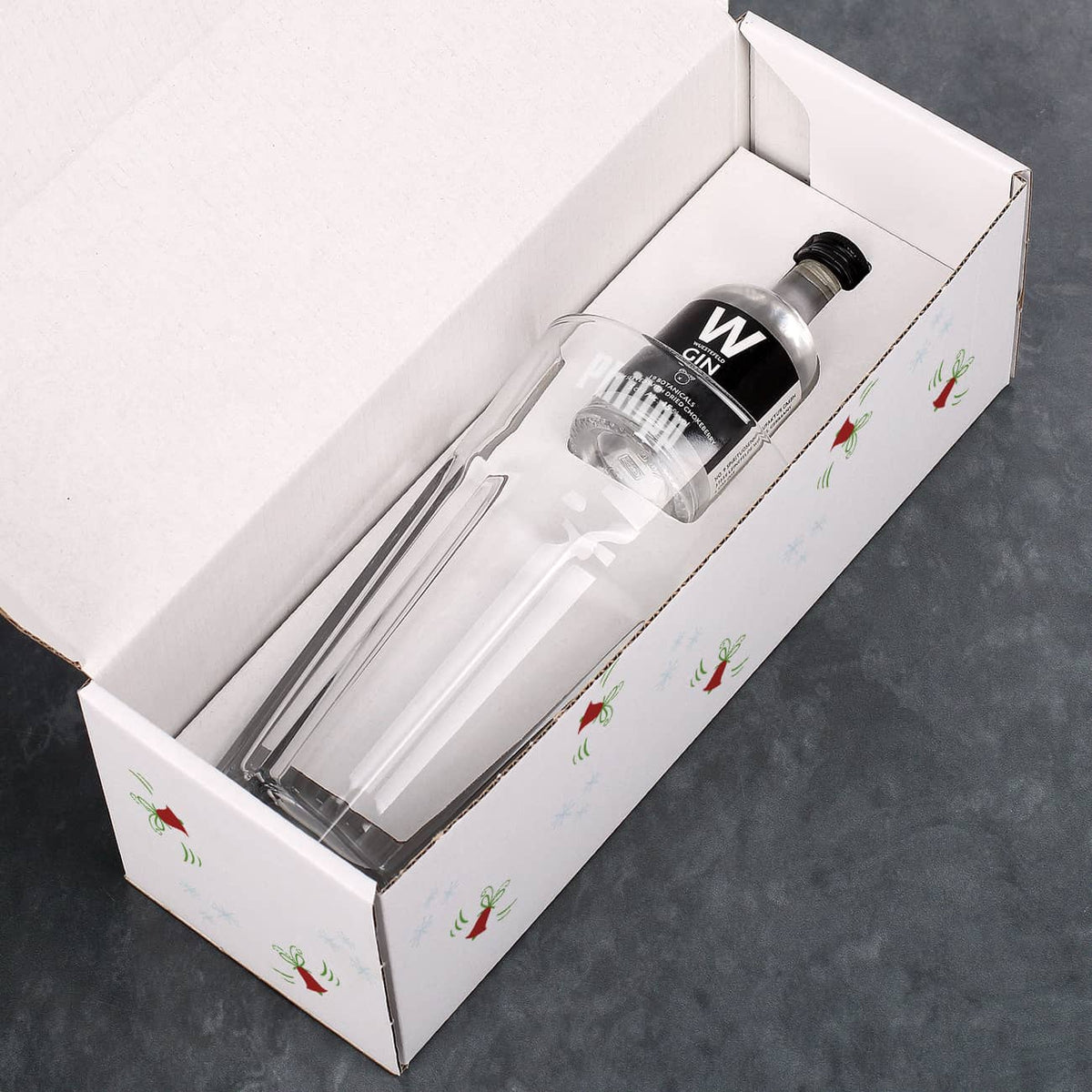 Gin und gravierzem Glas in transportsicherer Geschenkverpackung
