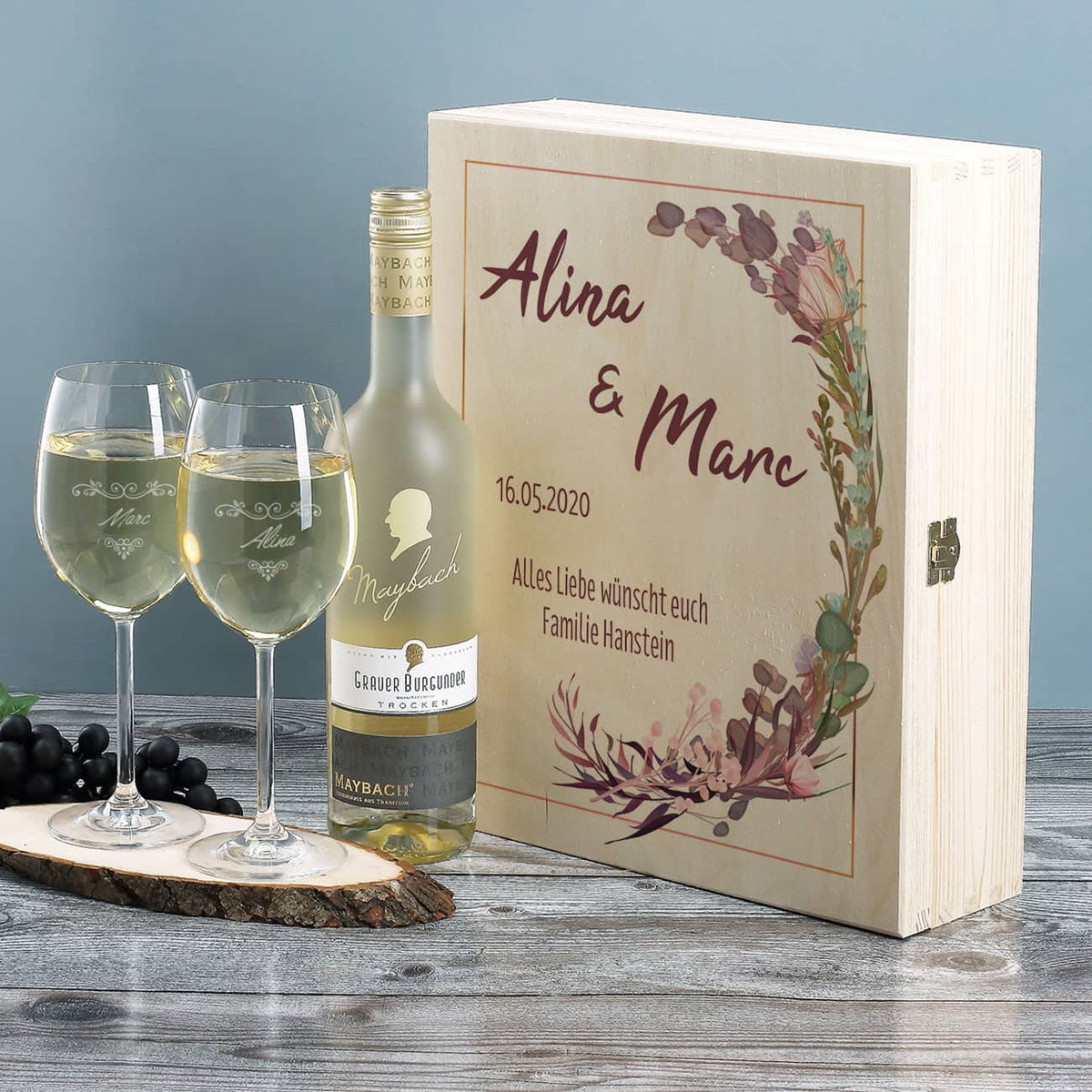 Geschenkset aus Holzbox, Weißwein und zwei Gläsern