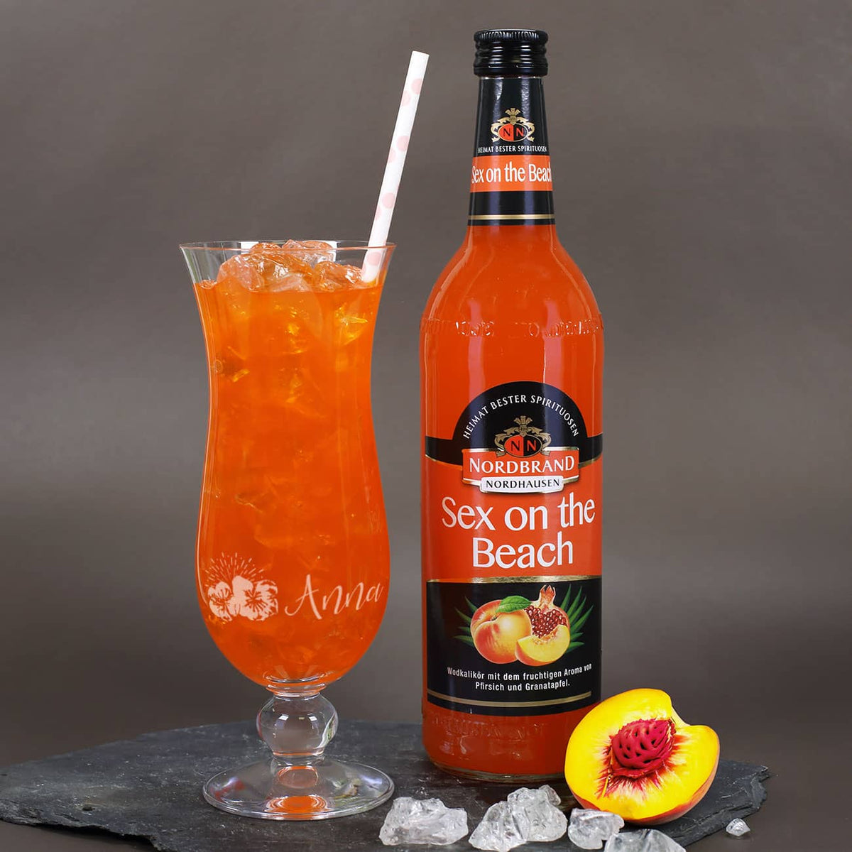 Hohes, kelchförmiges Cocktailglas mit Gravur des Wunschnamens