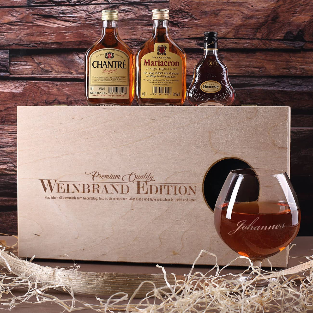 Weinbrand Kollektion Hennessy Chantré und Mariacron mit graviertem Weinbrandglas in gravierter Geschenkbox