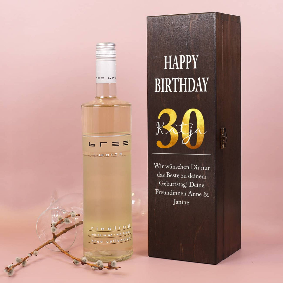 Happy Birthday Geschenkset mit Weißwein von BREE und personalisierter Geschenkkiste