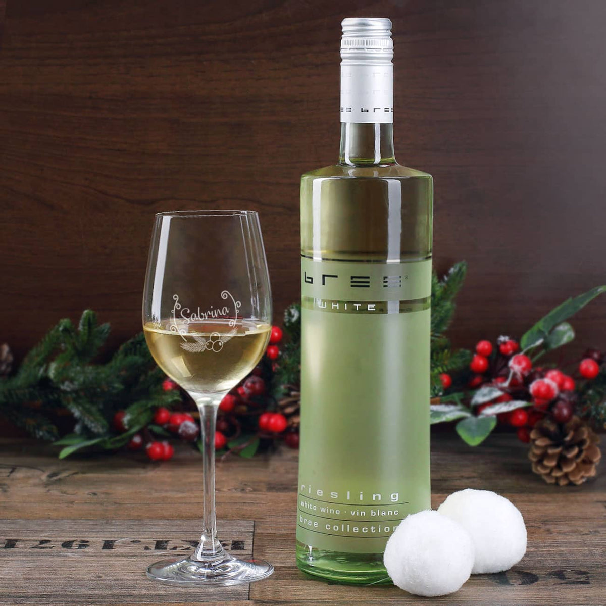 Weißweinglas mit Namensgravur und 0,75 l Riesling