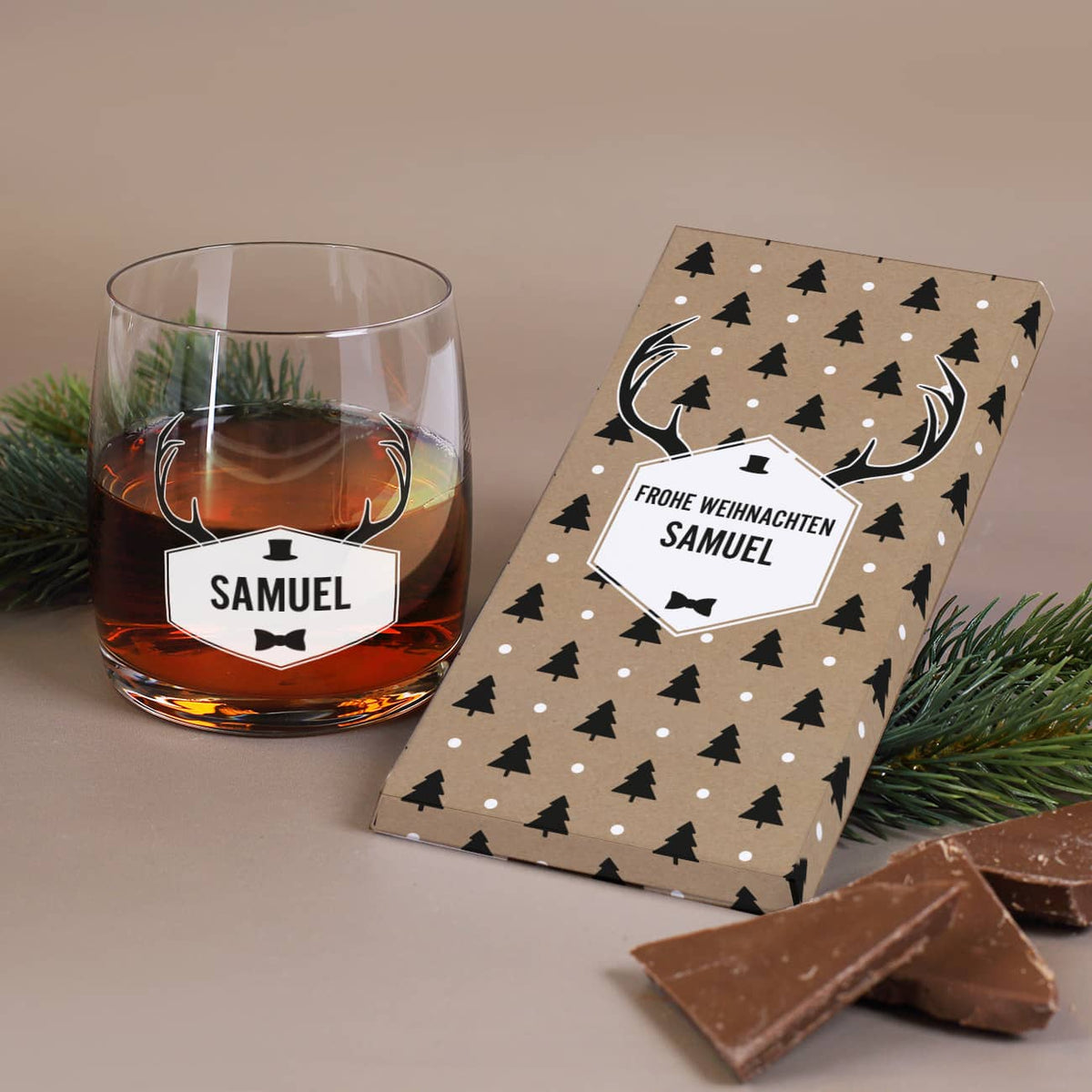 Whiskyglas und Schokolade zu Weihnachten mit Name bedruckt
