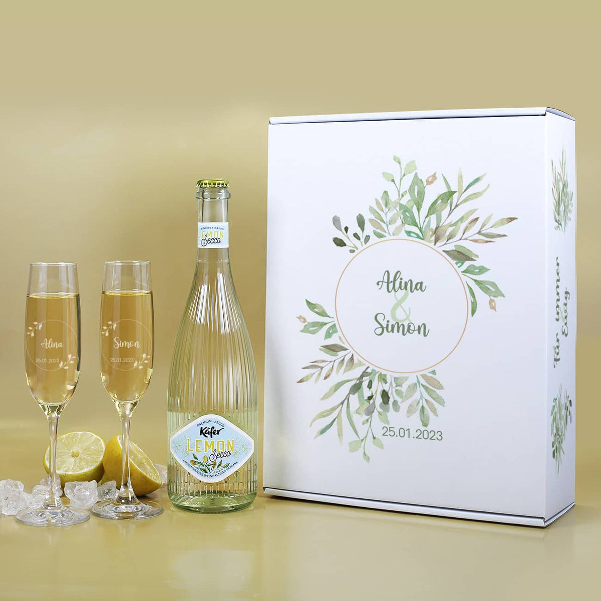 Geschenkset zur Hochzeit mit zwei Sektgläsern mit Gravur, Secco Lemon und personalisierter Geschenkbox