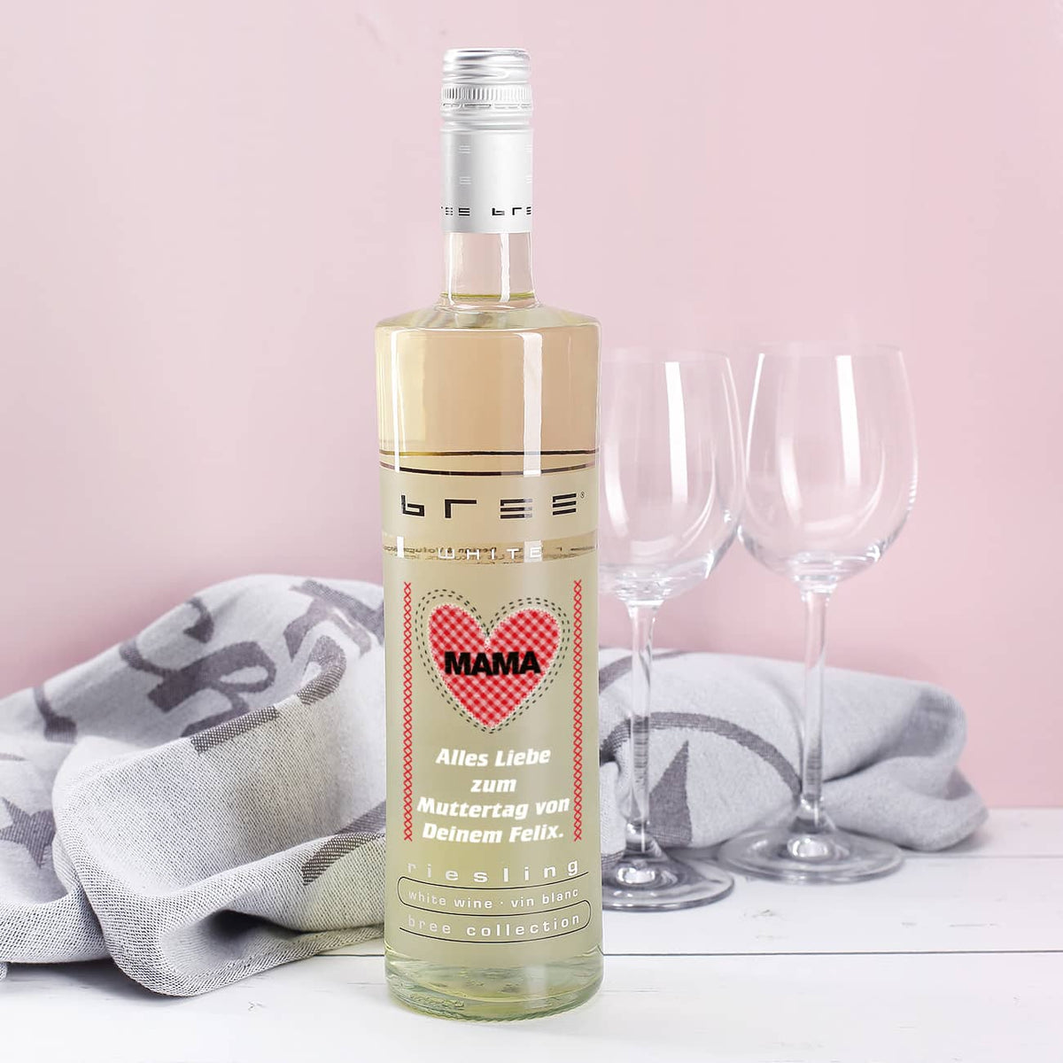 Weißwein mit Herz und persönlichem Text