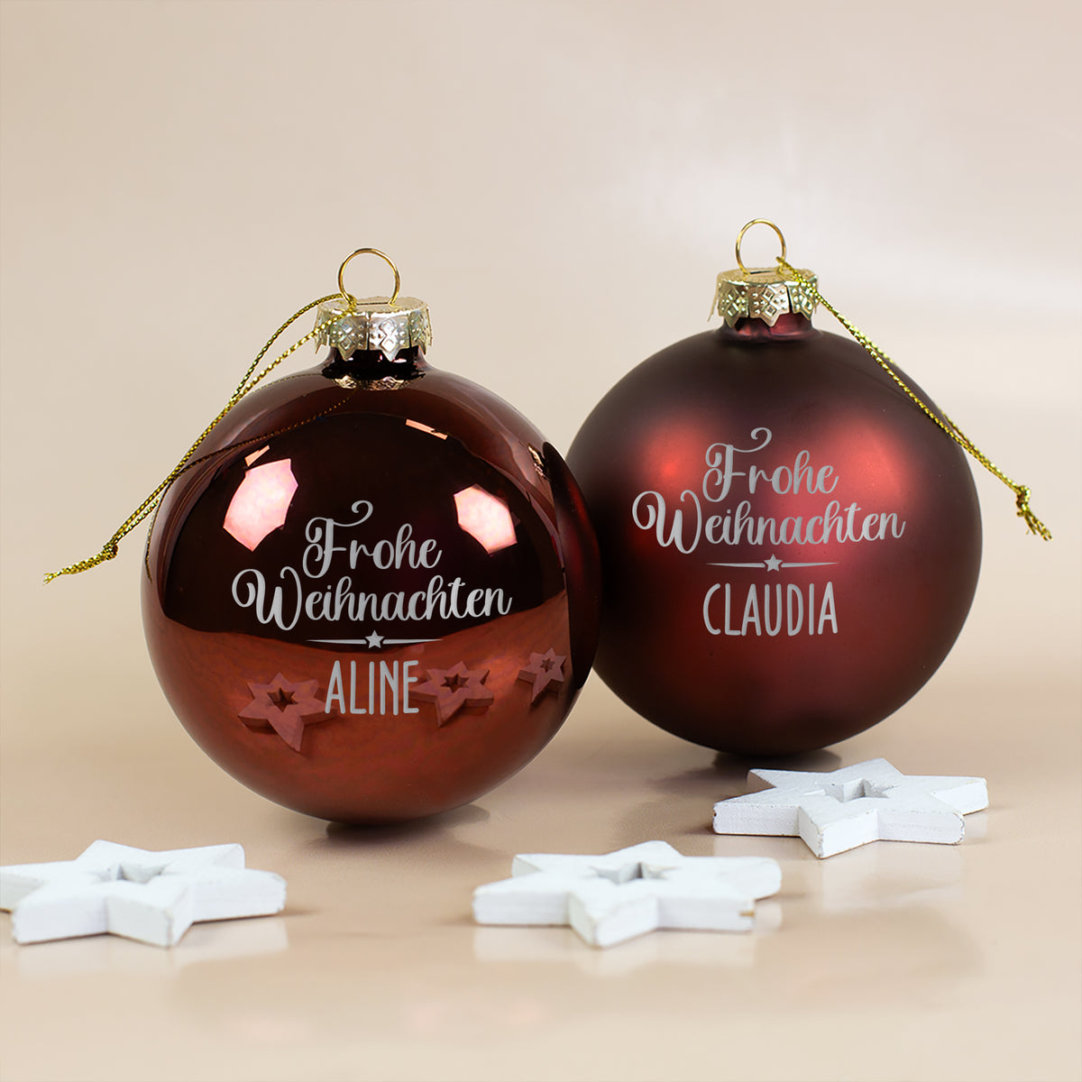 Weihnachtskugel mit Name graviert 'Frohe Weihnachten' | Christbaumkugeln 8 cm in Burgund Rot