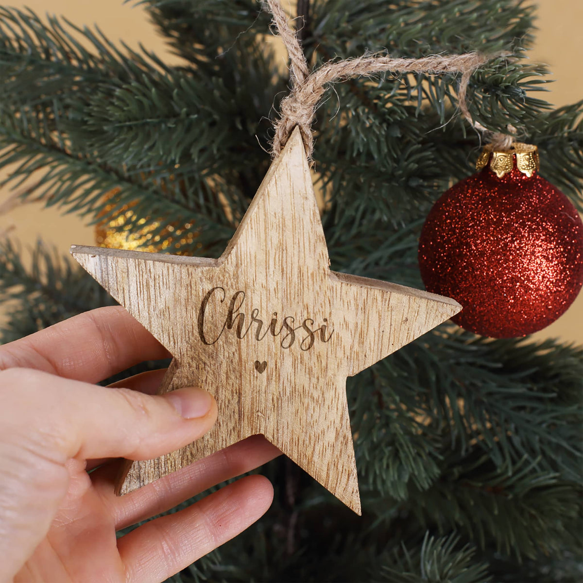 Personalisierter Holzstern mit Gravur