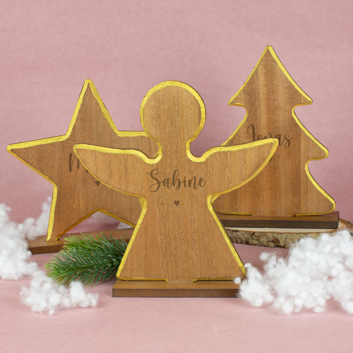 Vorschau der personalisierten Holzfiguren zu Weihnachten – Engel, Stern und Tanne mit Gravur und goldenem Rand.