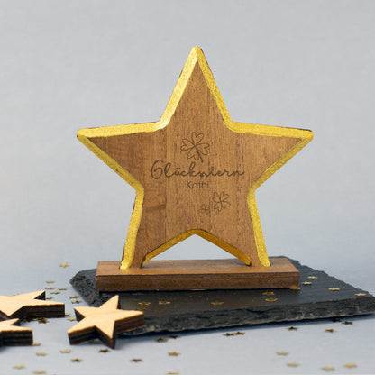 Holzstern mit Gravur Glücksstern und Name, goldene Kante, auf Sockel stehend, Produktübersicht