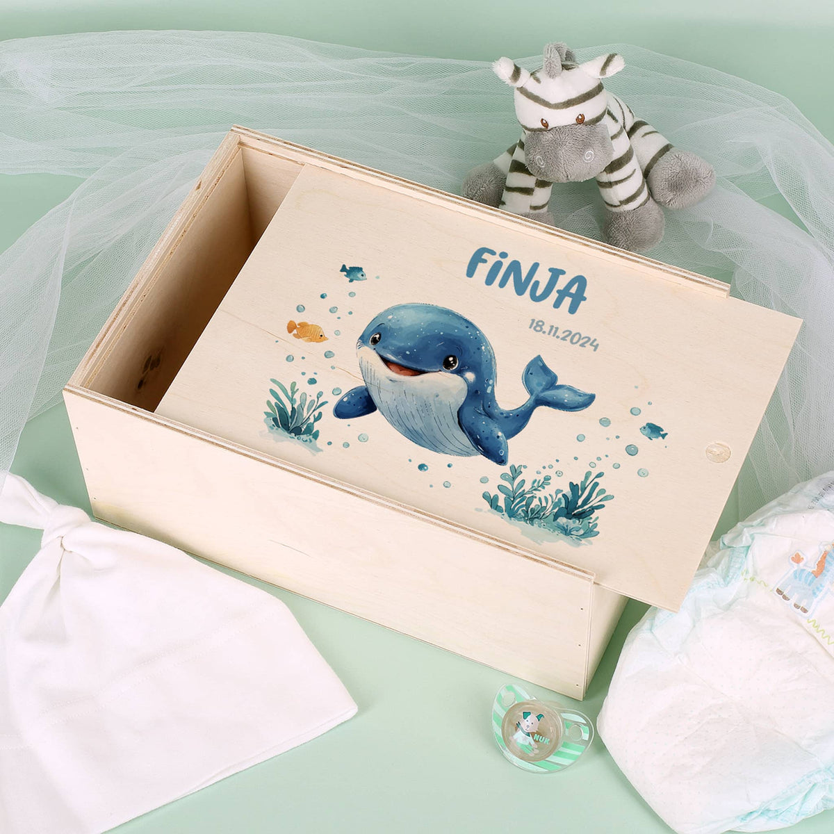 Erinnerungsbox mit Wal, Wunschname und Geburtsdatum