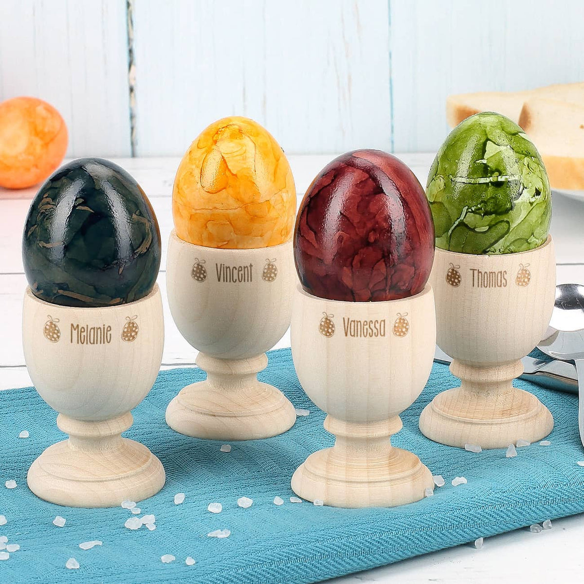 Vier Eierbecher zu Ostern im Set