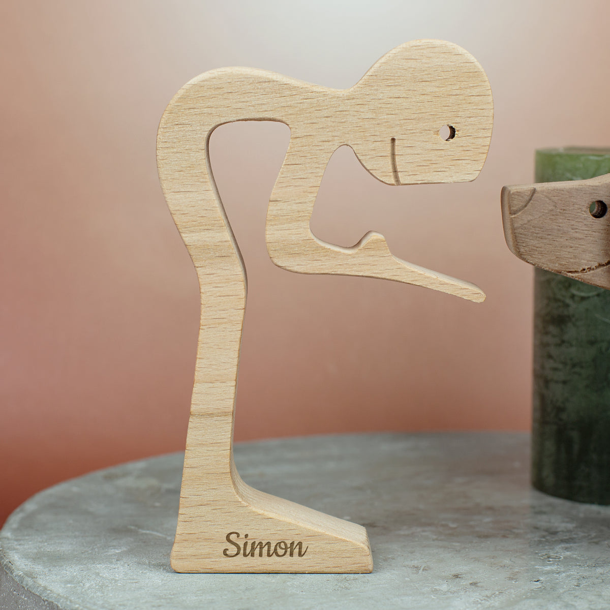 Holzskulptur Herrchen mit Hund – personalisiert mit zwei Namen | Geschenk für Hundebesitzer