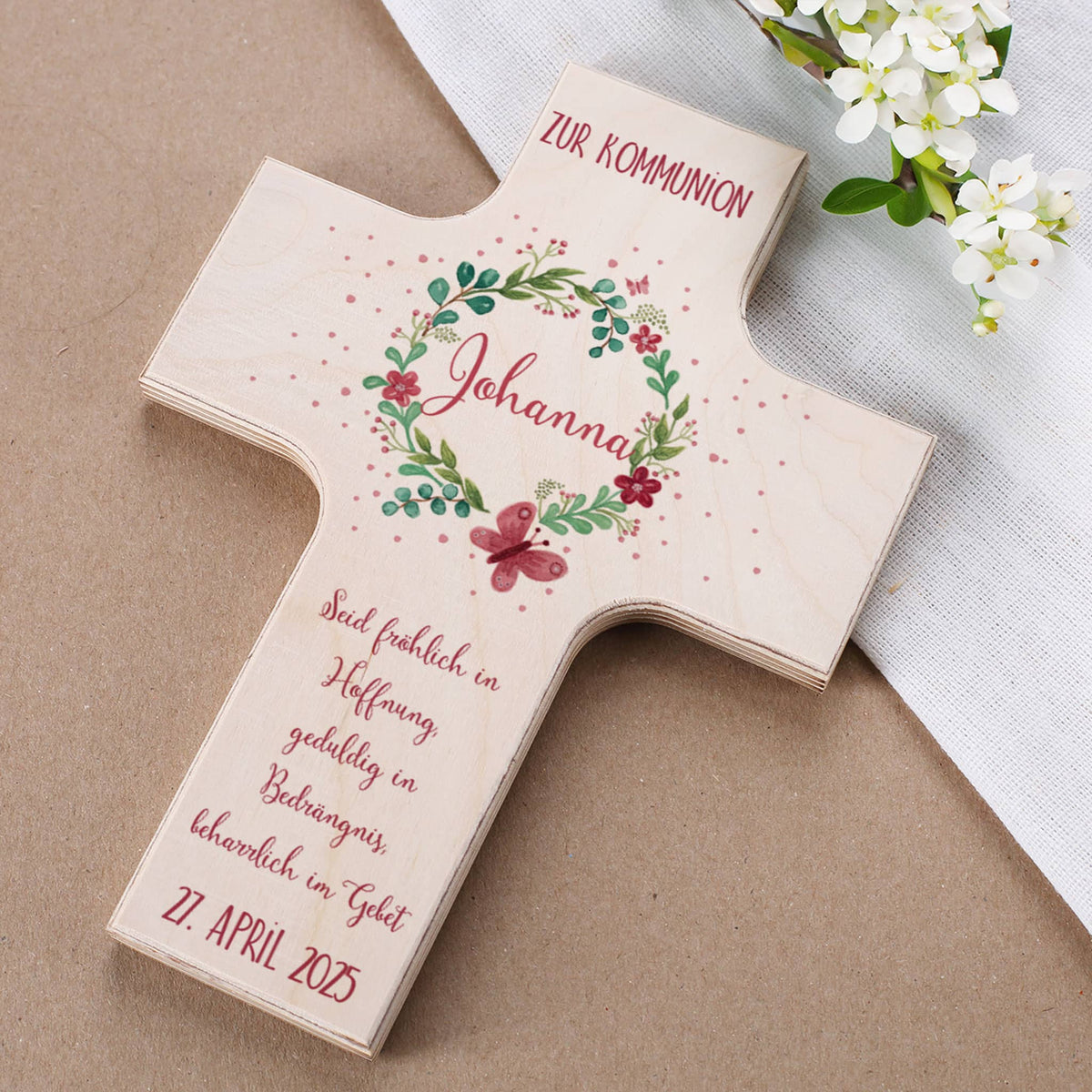Holzkreuz zur Kommunion als perfektes Geschenk