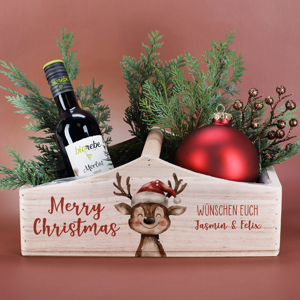 Personalisierter Geschenkkorb aus Holz zu Weihnachten mit Rentier | Pflanzkiste 'Merry Christmas'