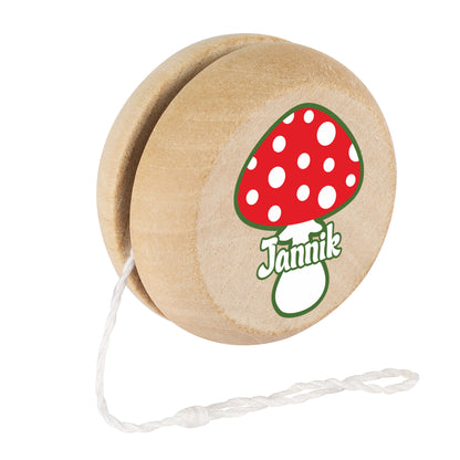 Yo-Yo mit Namen und Pilz auf weißem Hintergrund, Spielzeug aus Holz in Retro-Optik