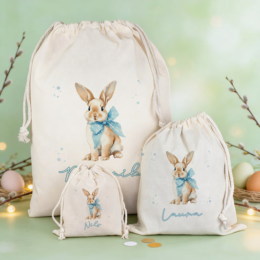 Personalisierter Stoffbeutel zu Ostern mit Hasenmotiv und Name auf naturfarbenem Geschenksack