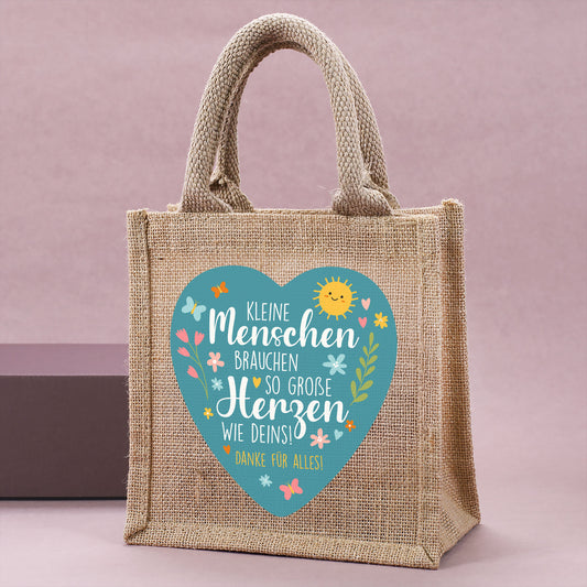 Jute-Geschenktüte als Dankeschön für Erzieher mit Wunschtext und Herz-Motiv