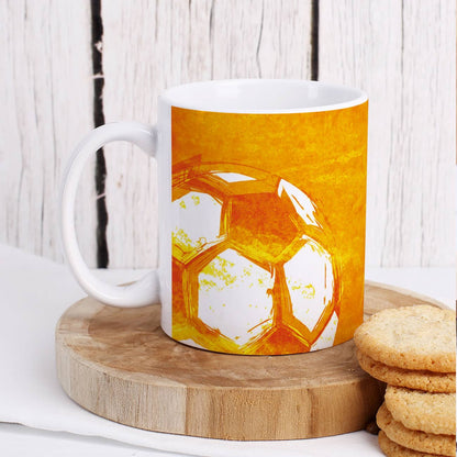 Moderne Fußballtasse mit umlaufenden Aufdruck in orange