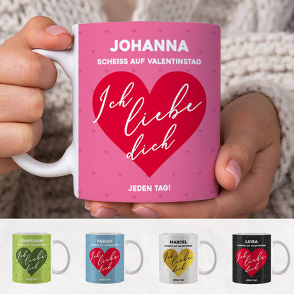 Scheiß auf Valentinstag ich liebe dich jeden Tag - Tasse mit Name & Farbauswahl