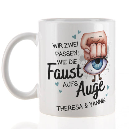 Wir zwei passen wie die Faust aufs Auge - Tasse mit Ihren Wunschnamen