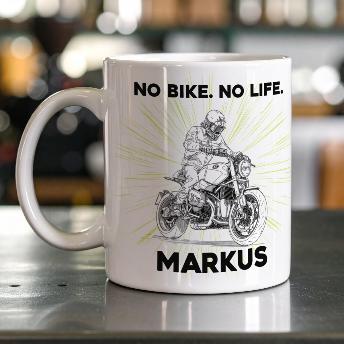 Retro Bike Tasse aus Keramik mit Motorradfahrer Motiv, Name und Wunschtext personalisiert – Geschenk für Biker.