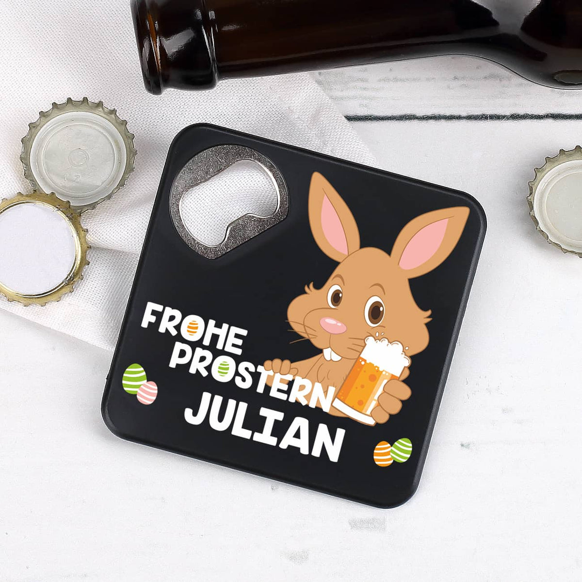 Schwarzer Flaschenöffner zu Ostern mit personalisiertem Druck