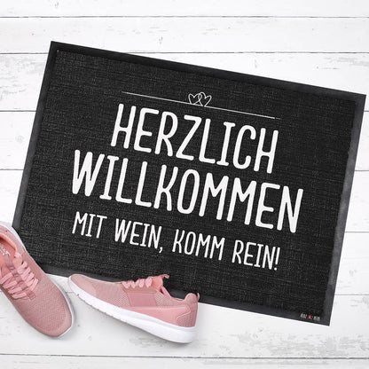Herzlich Willkommen Mit Wein - Fussmatte mit Ihrem Spruch