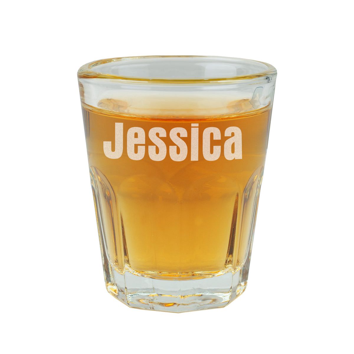 Leonardo Schnapsglas mit individueller Gravur Jessica auf weißem Hintergrund