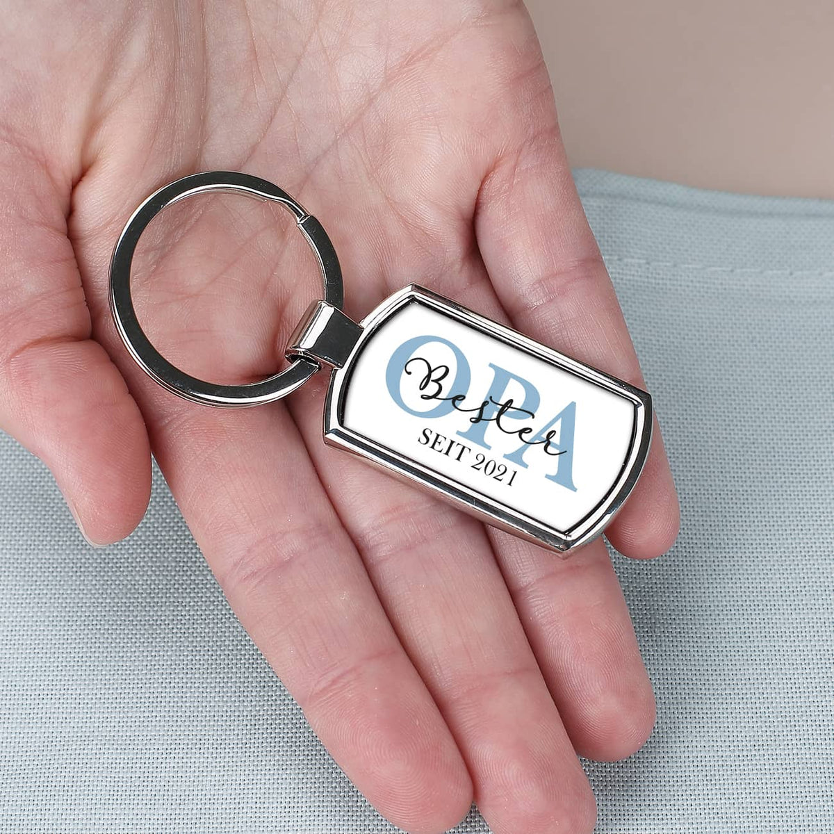 Schlüsselanhänger mit OPA-Motiv personalisiert mit Text und Jahr