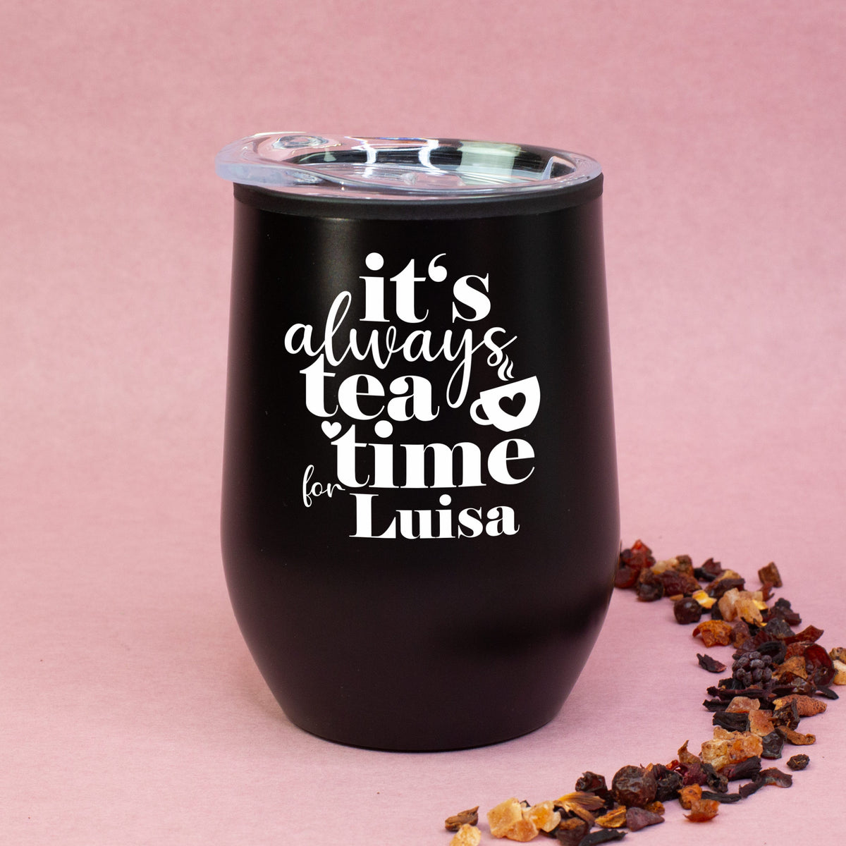 Schwarzer Thermobecher „Tea Time“ mit weißem Aufdruck und personalisiertem Namen, doppelwandiger Becher mit Deckel